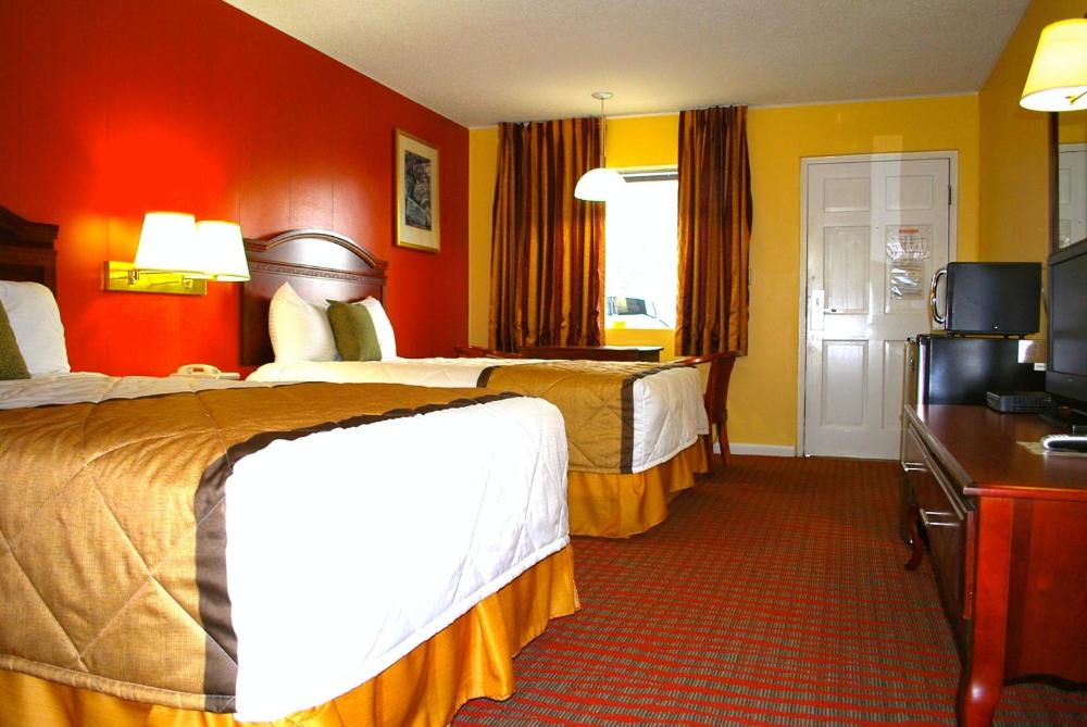 Double Room with Two Double Beds - Non-Smoking at Duffys Motel - Calhoun, photo 2