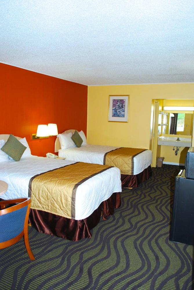 Double Room with Two Double Beds - Non-Smoking at Duffys Motel - Calhoun, photo 4